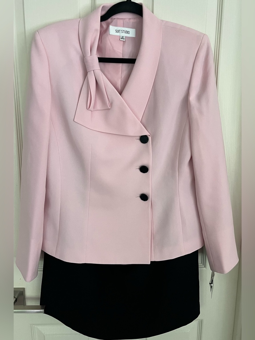 Suit Studio Women's Pink Bow Collar Blazer (2pcs)